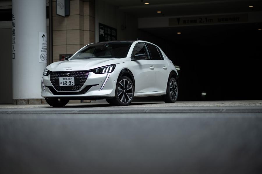  Peugeot 208 GT Line 2020 года  (JP) (фото 1 из 20)